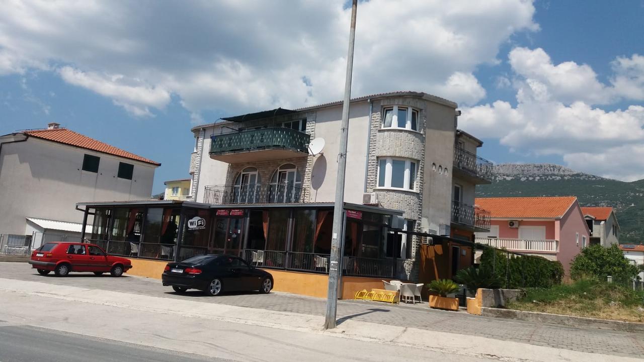 Apartman Julienne Kaštela Esterno foto