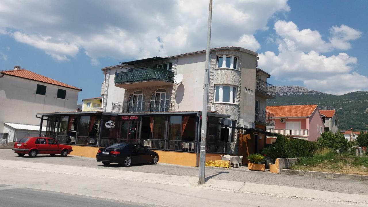 Apartman Julienne Kaštela Esterno foto